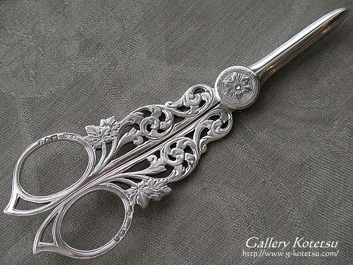 O[vVU[Y antique silver grape scissors