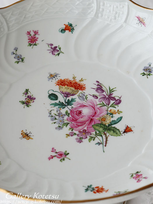 }CZR|[g@Antique Meissen compote