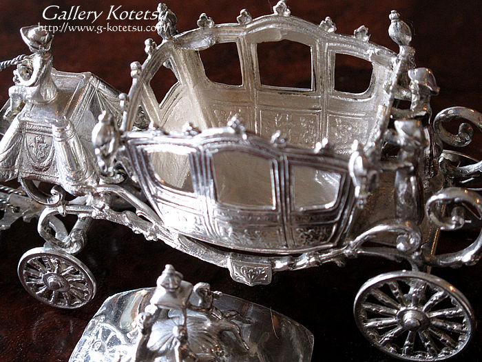 AeB[NVo[@CLbW antiquesilver royalcarrage