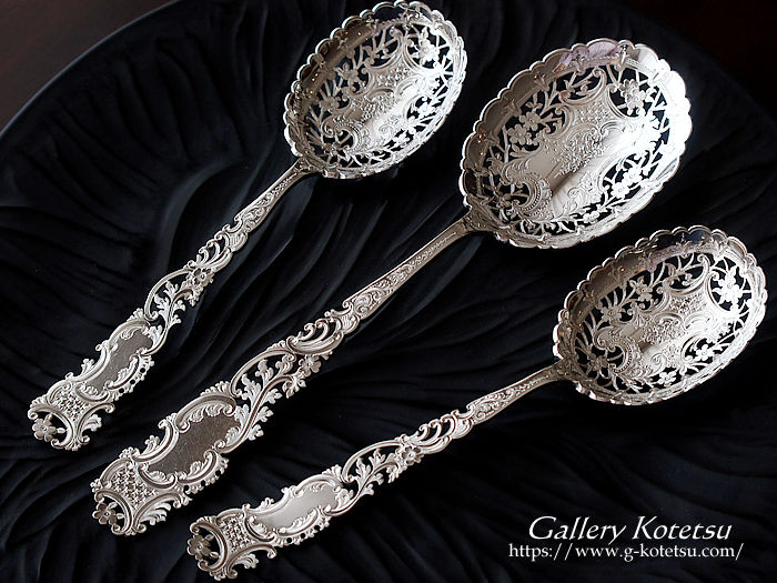 antique silver spoon AeB[NVo[