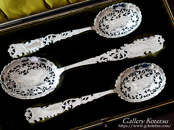 antique silver spoon AeB[NVo[