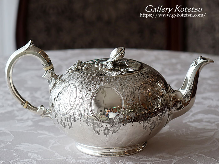 antique silver tea pot �A���e�B�[�N�V���o�[�@�e�B�[�|�b�g