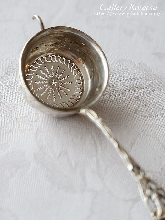 AeB[NVo[ antique silver tea strainer