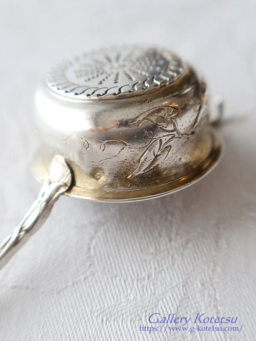 AeB[NVo[ antique silver tea strainer