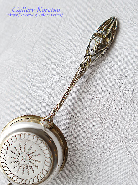 AeB[NVo[ antique silver tea strainer