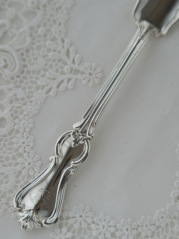 AeB[NVo[@o^[iCt antique silver butter knife