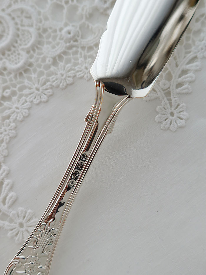 AeB[NVo[@o^[iCt antique silver butter knife