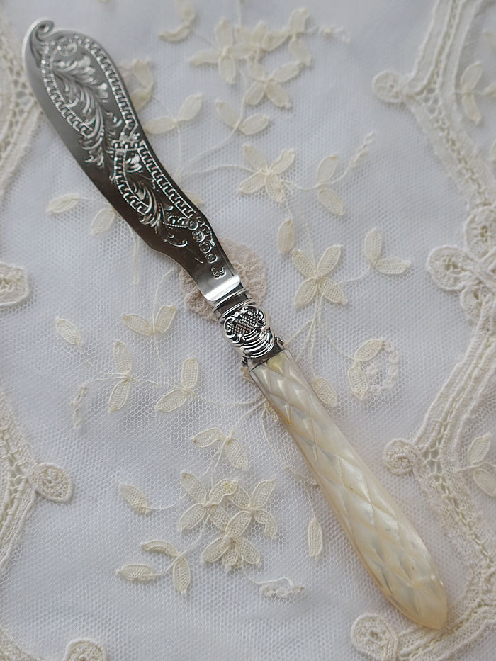 AeB[NVo[@o^[iCt antique silver butter knife