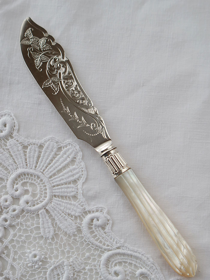 AeB[NVo[@o^[iCt antique silver butter knife